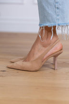 Zapatos de salón de tacón bajo en tono neutro