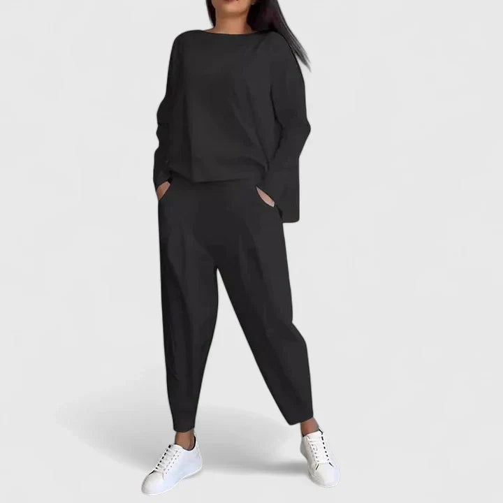 Two Piece Set with Long Sleeves and Relaxed Cut