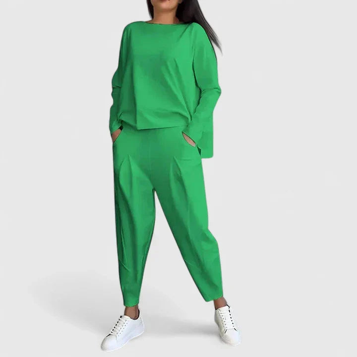 Two Piece Set with Long Sleeves and Relaxed Cut
