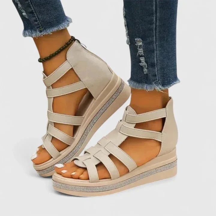 Sandalias de cuña con apliques y plantilla acolchada