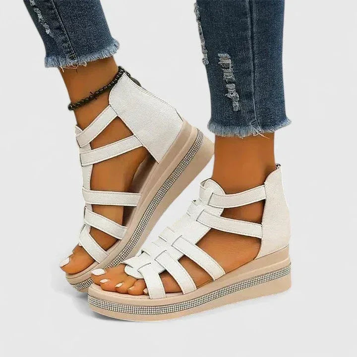 Sandalias de cuña con apliques y plantilla acolchada