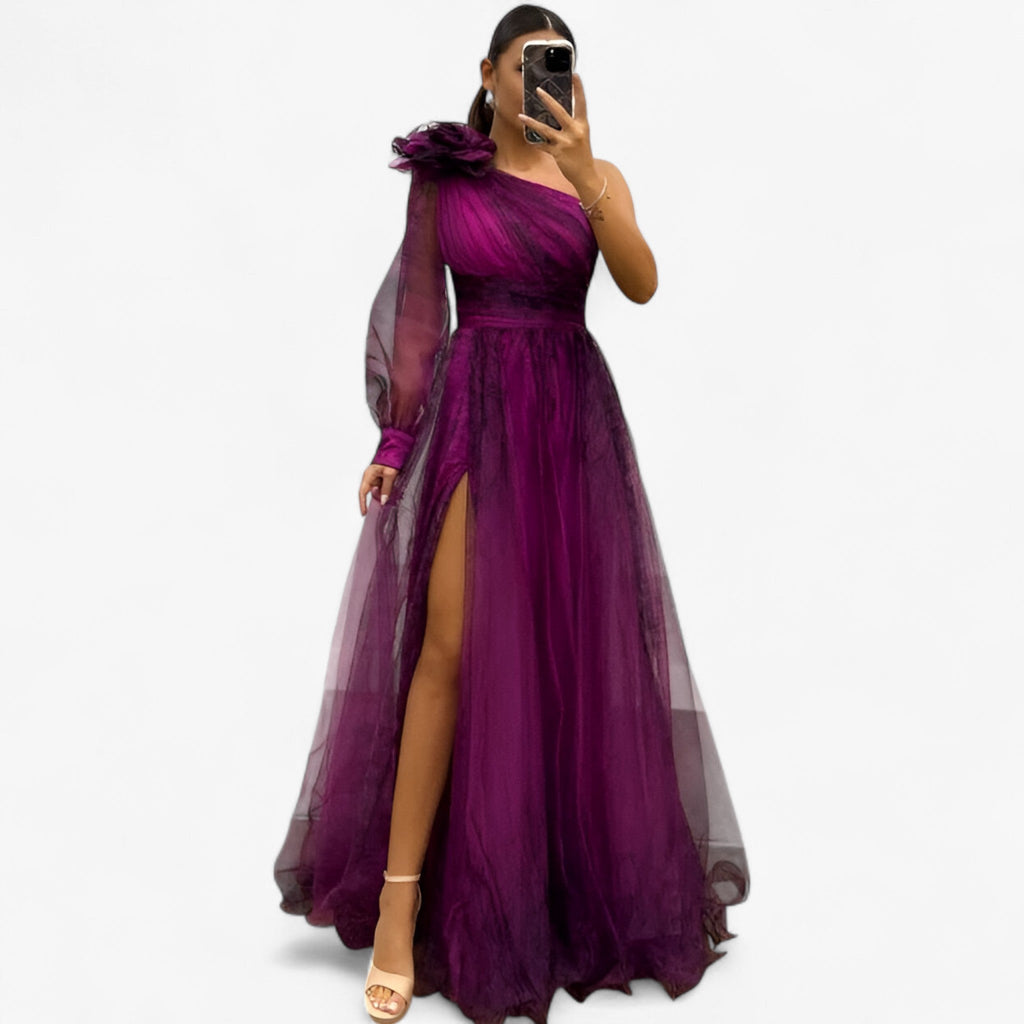 Vestido largo asimétrico hasta el suelo con capa fluida de malla