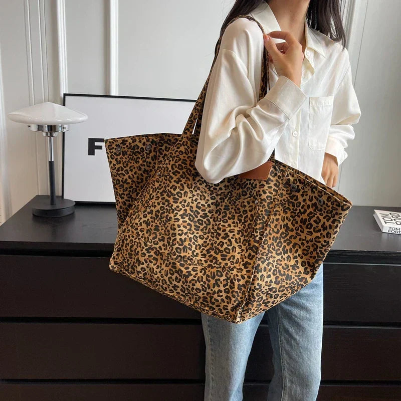 Bolso tote de lona oversize con estampado de leopardo