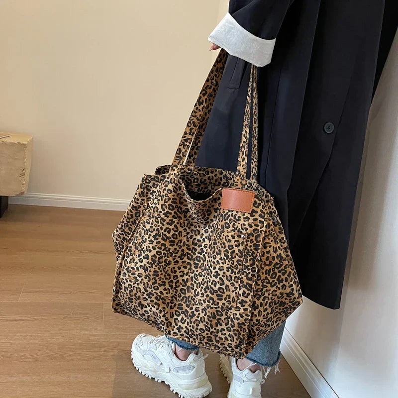 Bolso tote de lona oversize con estampado de leopardo