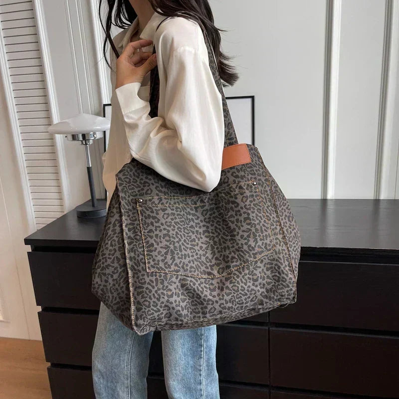 Bolso tote de lona oversize con estampado de leopardo