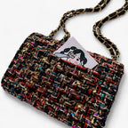 Elegant Tweed Shoulder Bag with Classic Silhouette