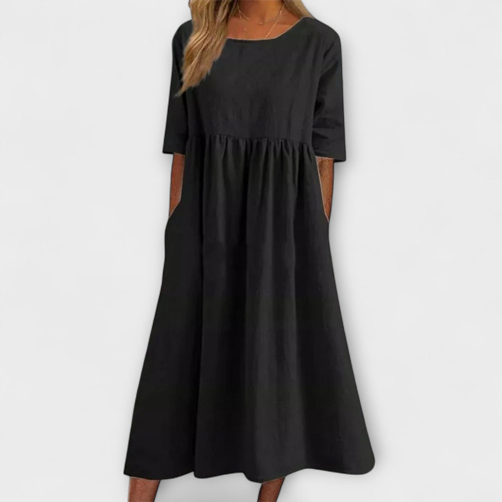 Vestido de corte holgado con detalles fruncidos