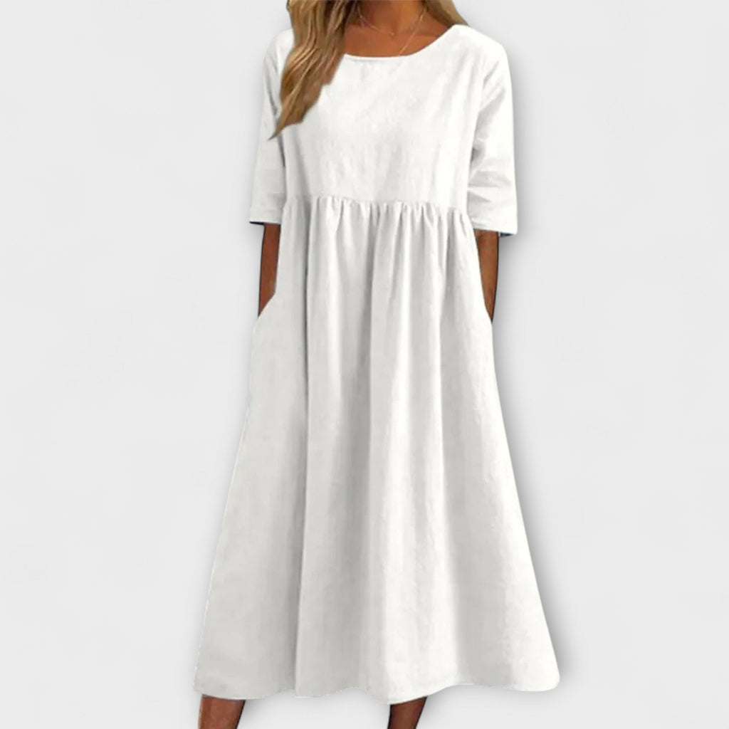 Vestido de corte holgado con detalles fruncidos