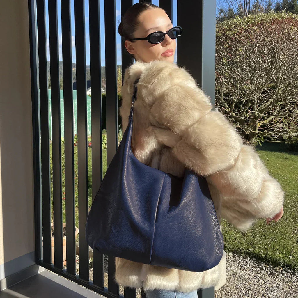 Bolso hobo de piel vegana con interior amplio y cierre de cremallera