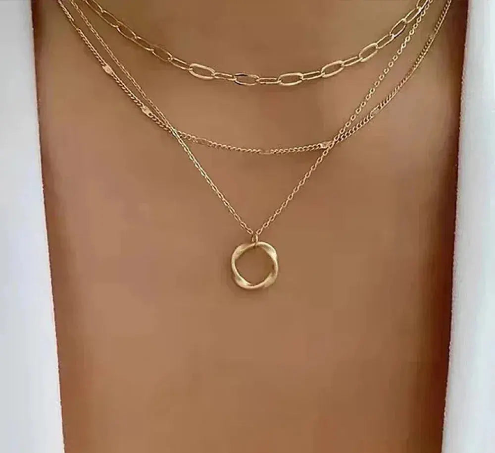 Vintage-Style Layered Chain and Pendant Necklace in Gold Colour