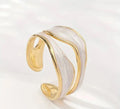 Open Wavy Ring with White Enamel and Edges in Gold Colour