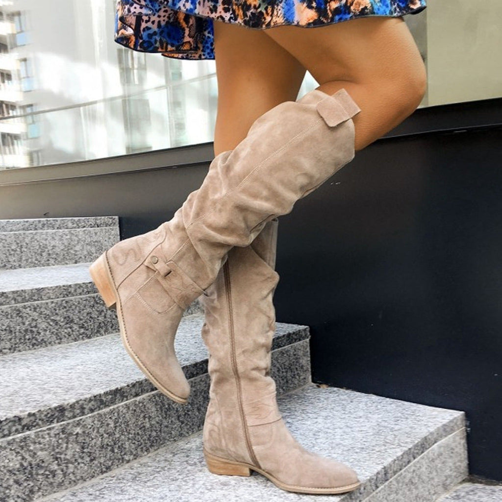 Knähöga boots i slouchy modell med låg blockklack