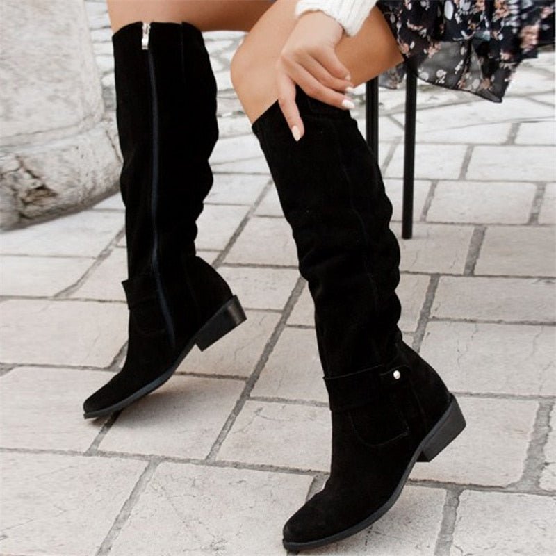 Knähöga boots i slouchy modell med låg blockklack