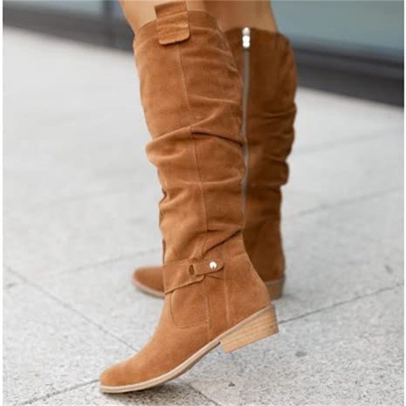 Knähöga boots i slouchy modell med låg blockklack