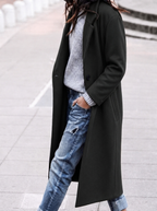 Avslappnad trenchcoat med brett slag och knäppning fram